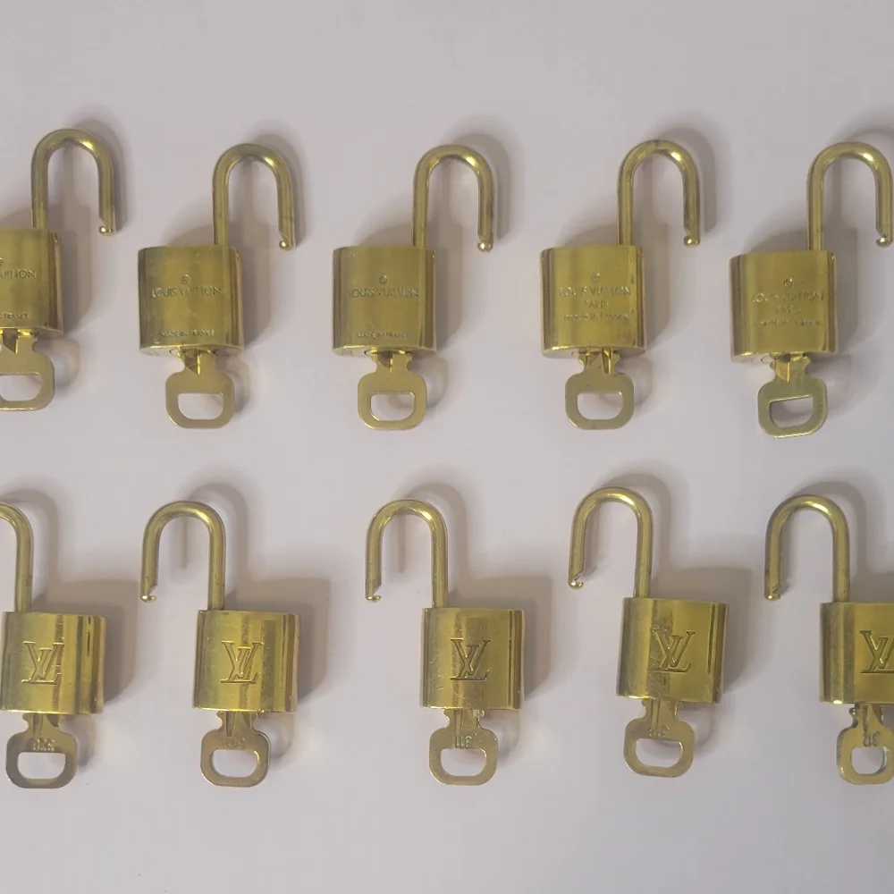 Louis Vuitton Lock & Key in Mint Condition, sold indivually - Picture 4 of 6